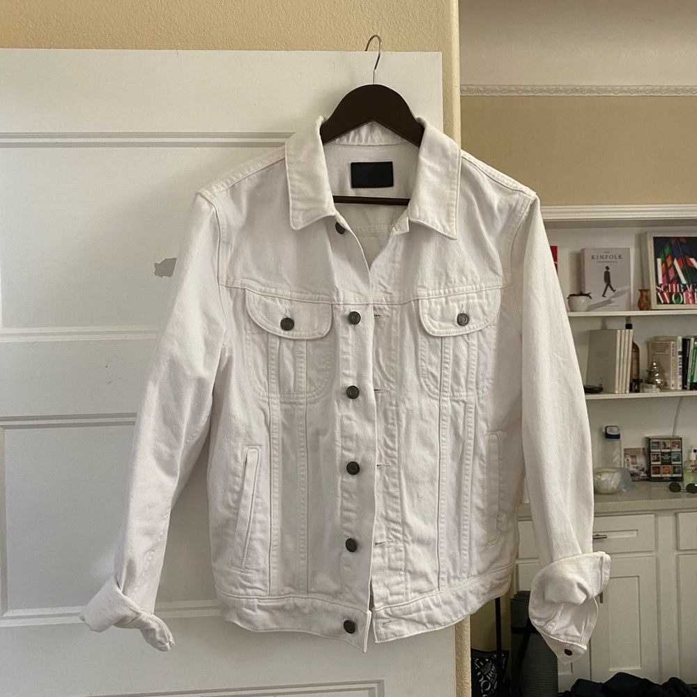 Vince – White Denim Jacket in size S, Brand New